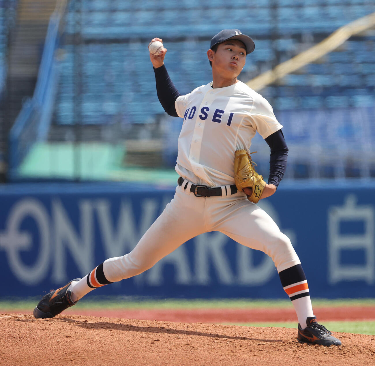 立大対法大　先発した法大・菅井（撮影・柴田隆二）