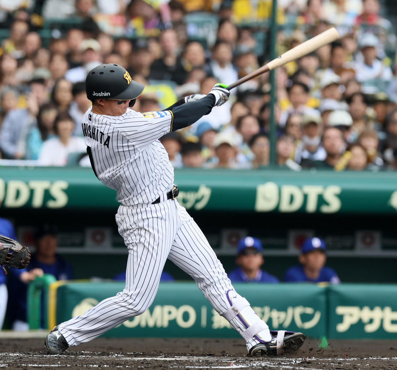 阪神対中日　1回裏阪神1死二塁、森下は左線に適時二塁打を放つ（撮影・加藤哉）