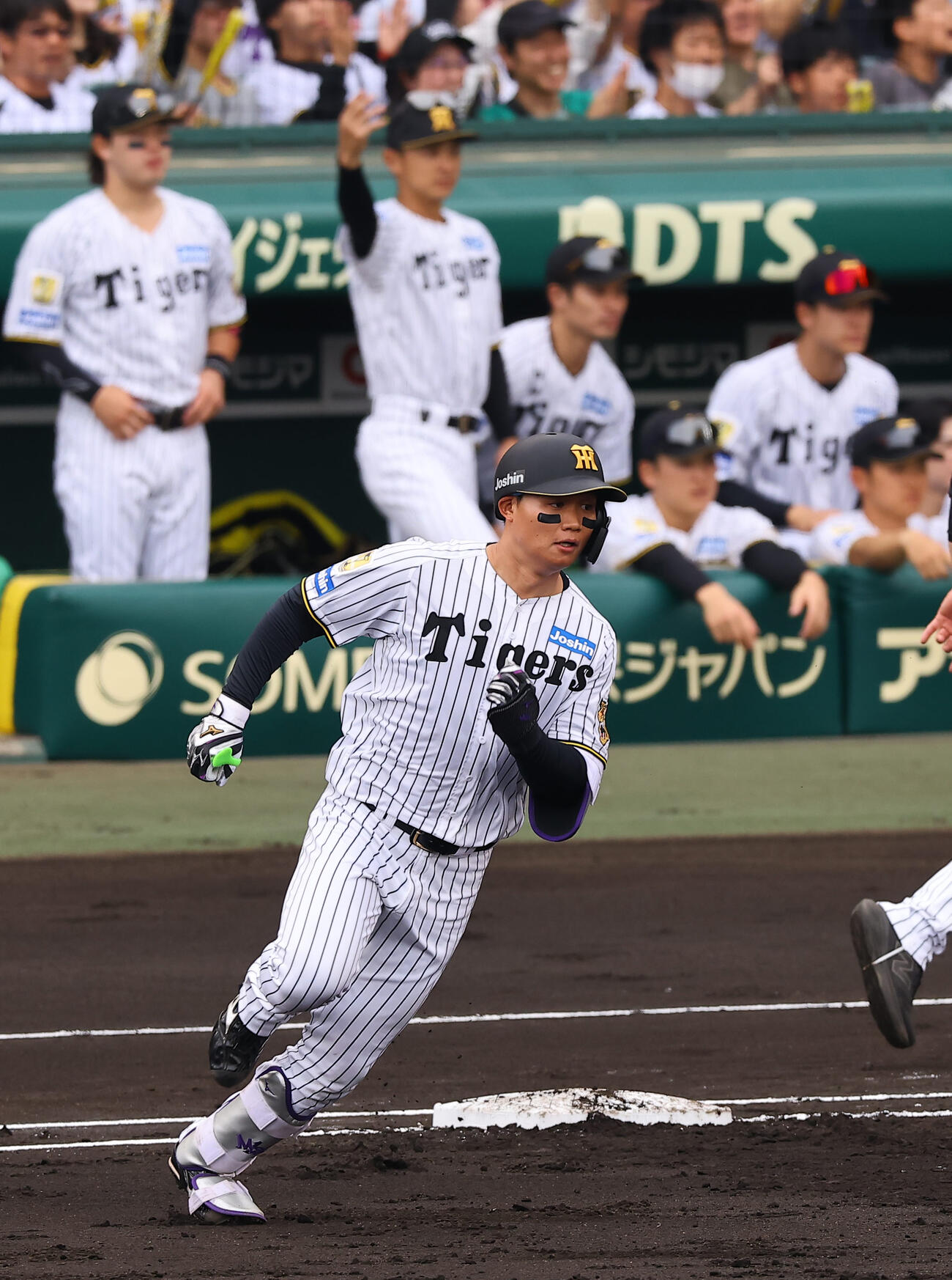 阪神対中日　1回裏阪神1死二塁、森下は適時二塁打を放つ（撮影・上田博志）