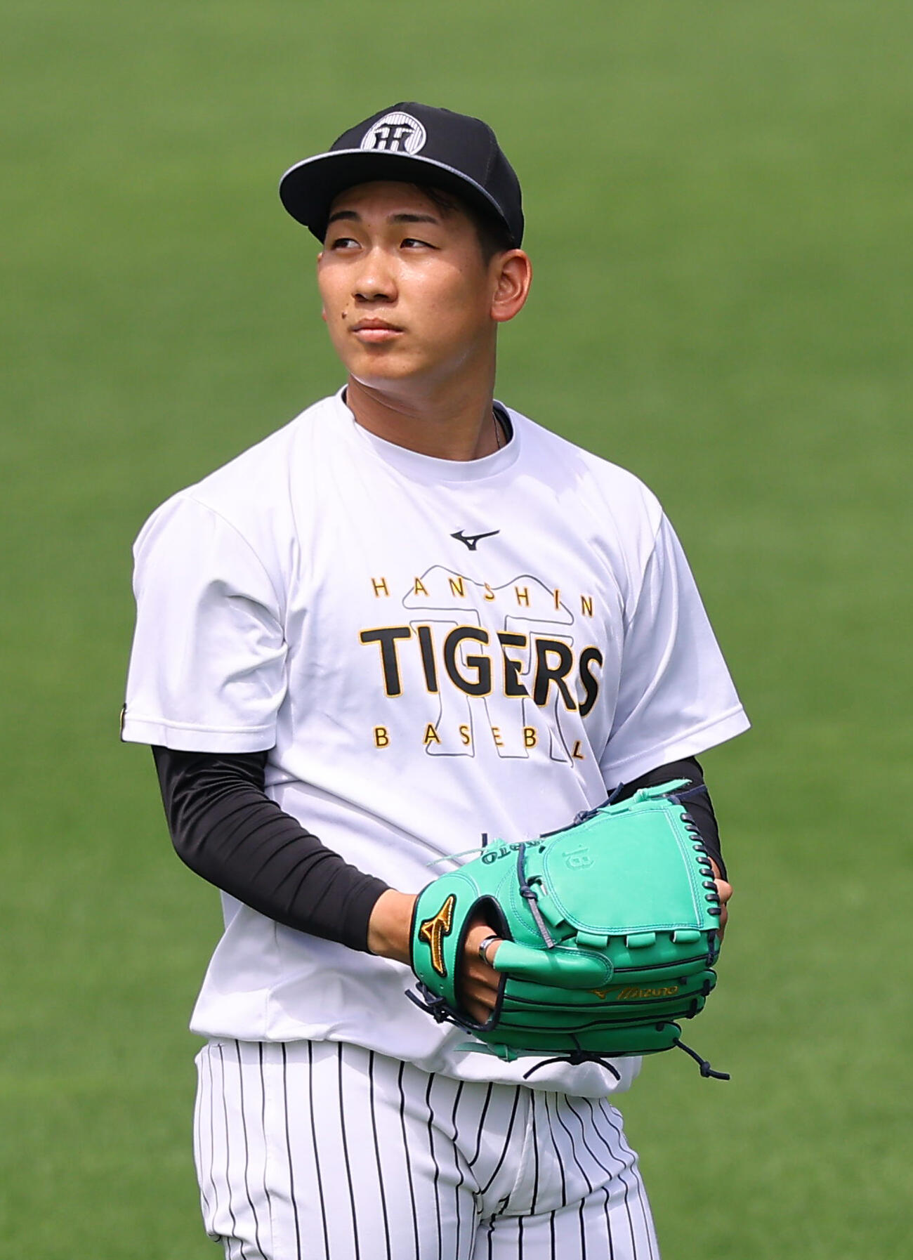 阪神対中日　甲子園球場で調整する阪神伊原（撮影・上田博志）