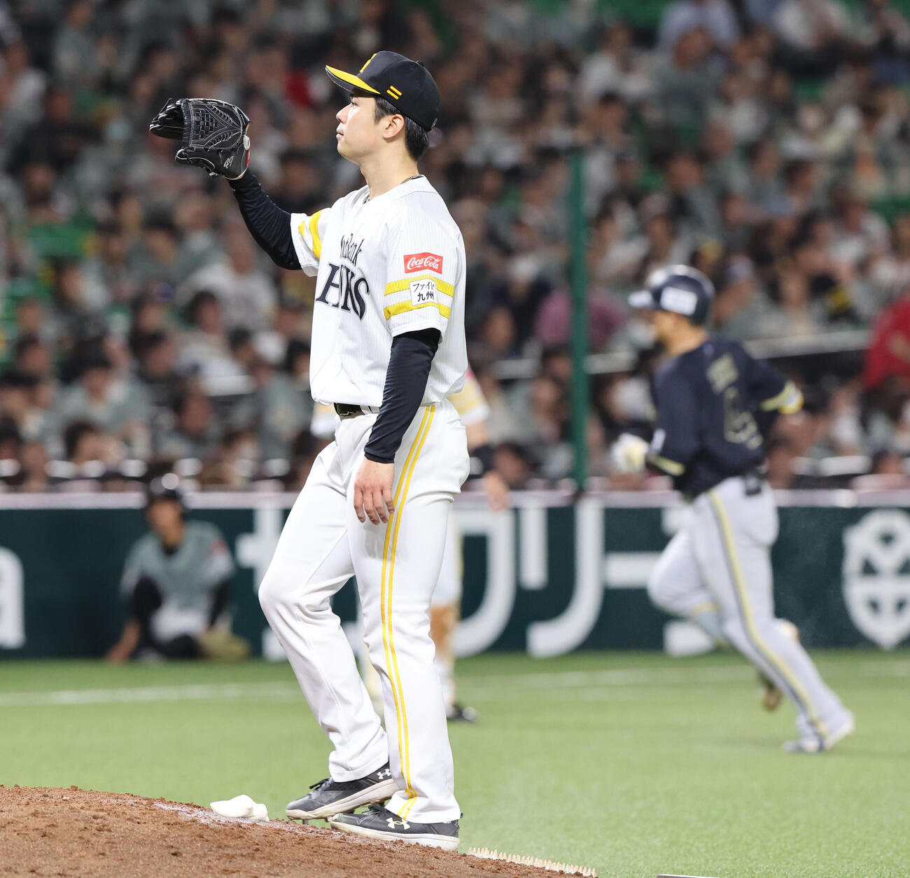 ソフトバンク対オリックス　8回表オリックス無死、森友に右越え同点本塁打を浴びた松本晴（撮影・梅根麻紀）