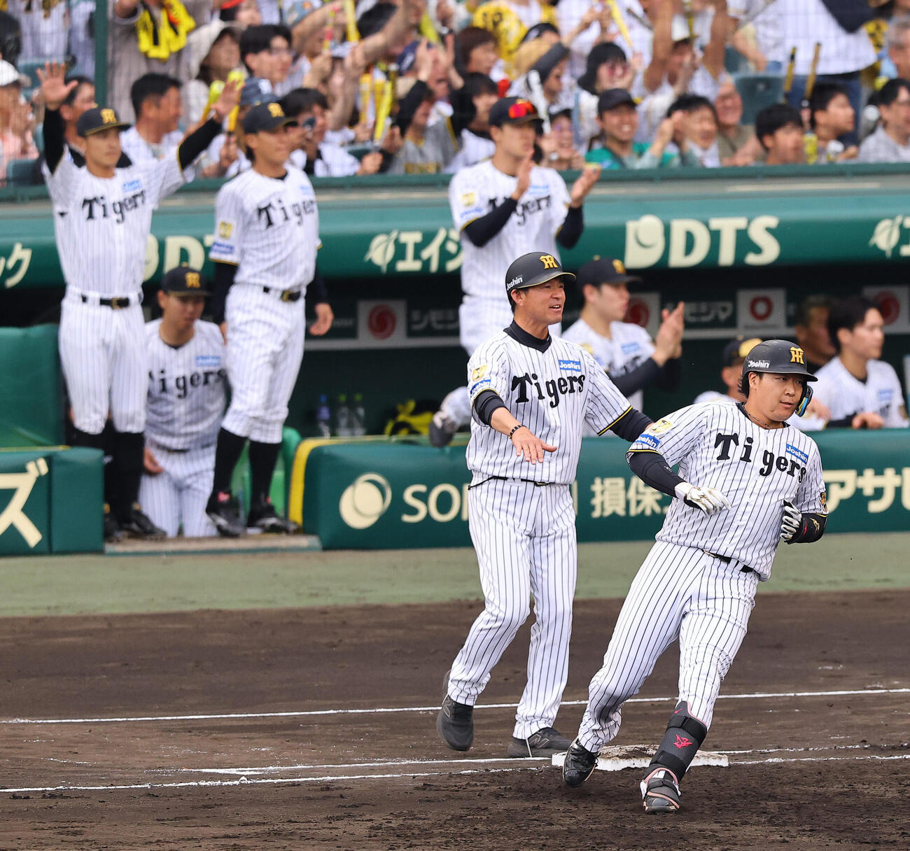阪神対中日　5回裏阪神2死一、二塁、大山は同点適時打を放つ（撮影・上田博志）