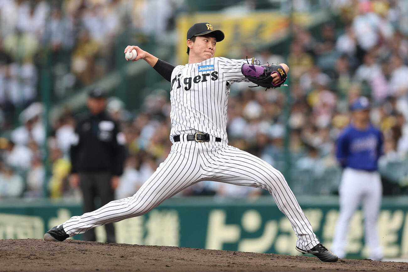 阪神対中日　阪神4番手の湯浅（撮影・前田充）
