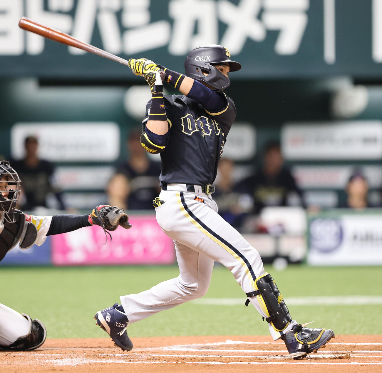 ソフトバンク対オリックス　6回表オリックス2死、宗は右前打を放つ（撮影・梅根麻紀）