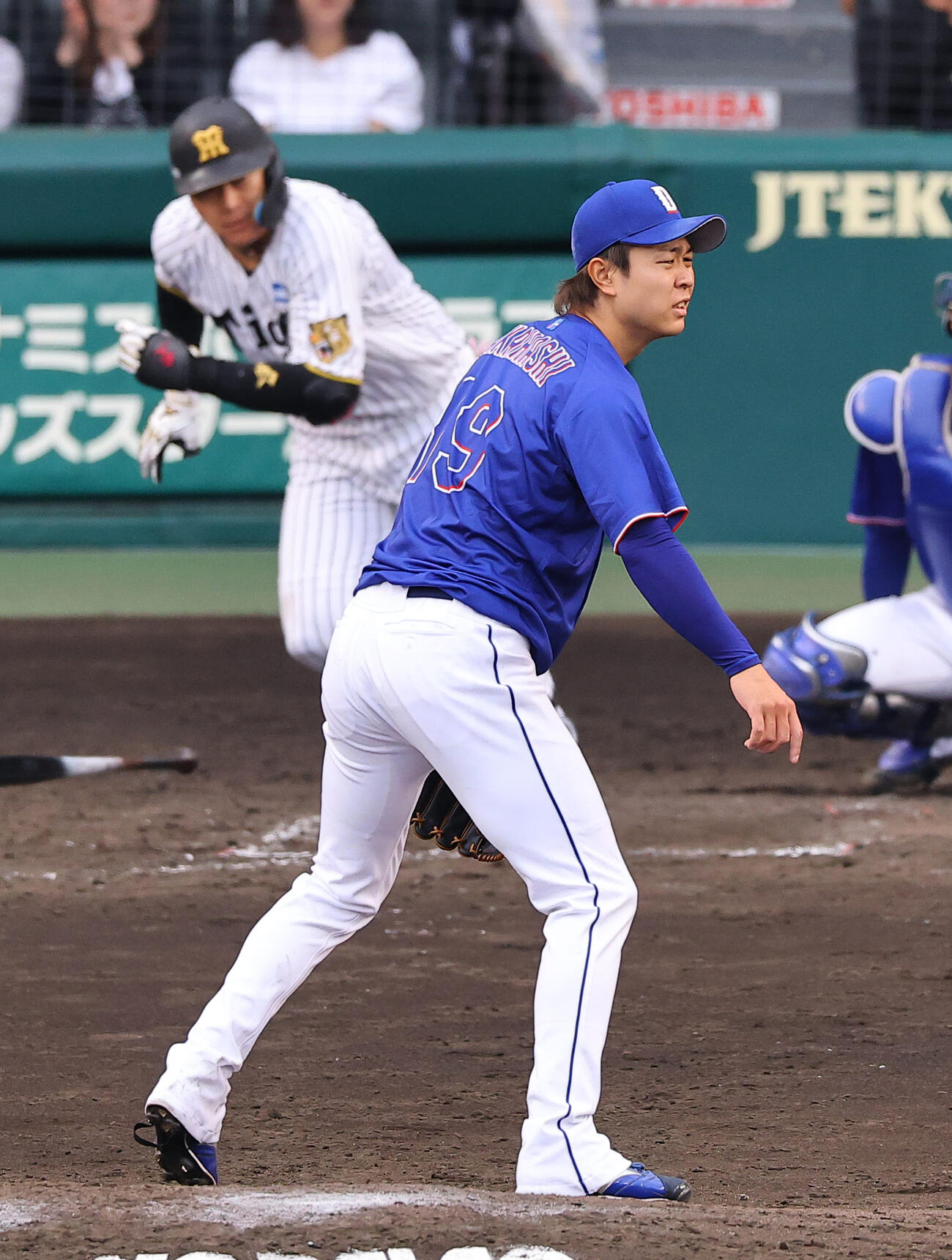 阪神対中日　5回裏阪神2死一、二塁、高橋宏は大山に同点適時打を浴びる（撮影・上田博志）