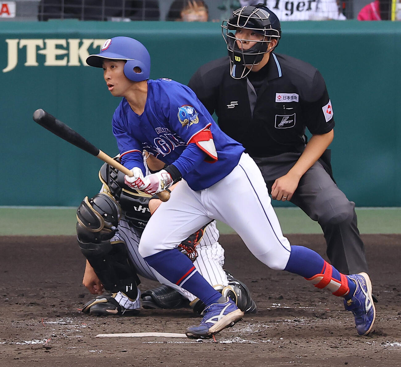 阪神対中日　5回表中日2死、田中は二塁打を放つ（撮影・上田博志）