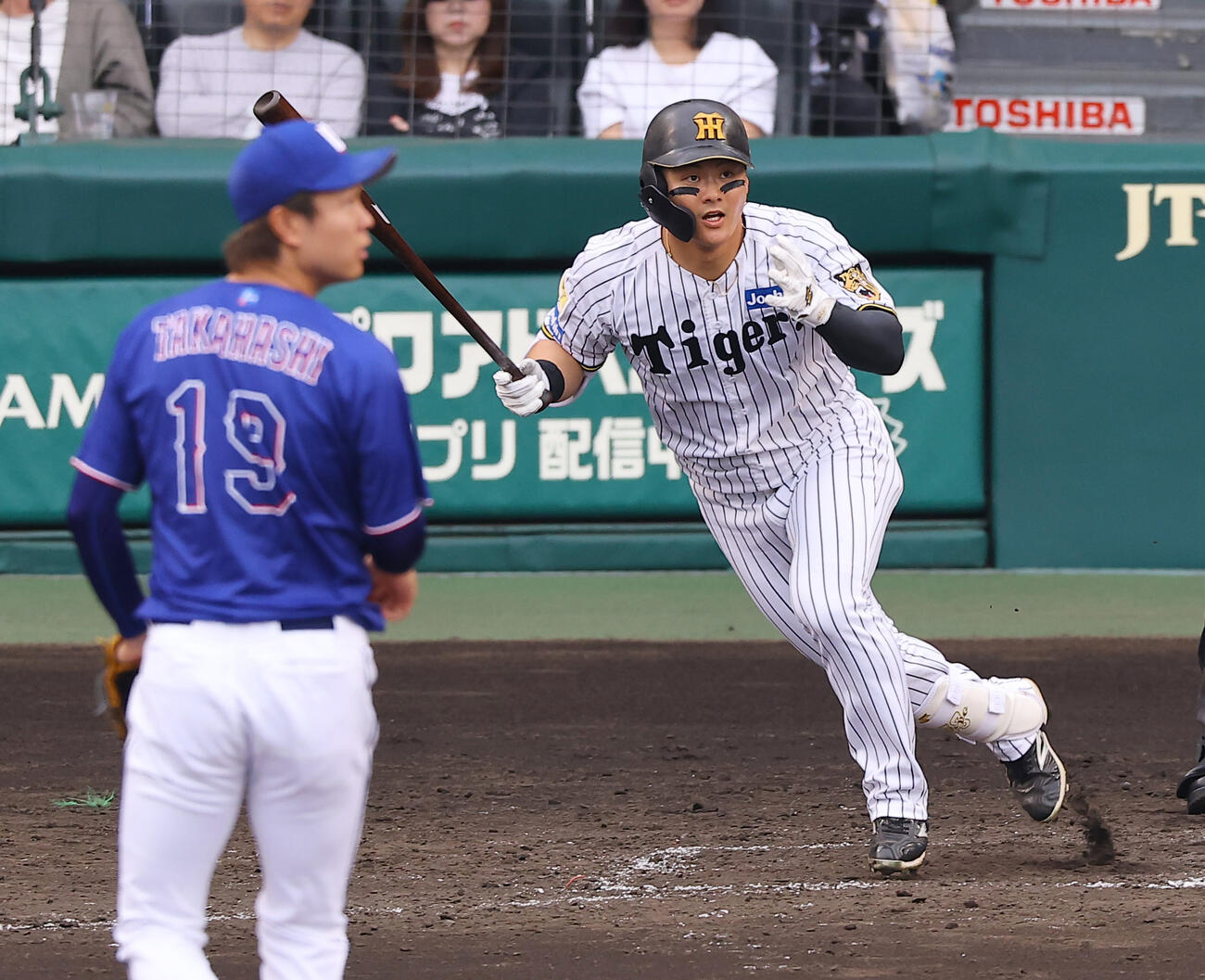 阪神対中日　4回裏阪神無死、前川は安打を放つ。投手は高橋宏（撮影・上田博志）
