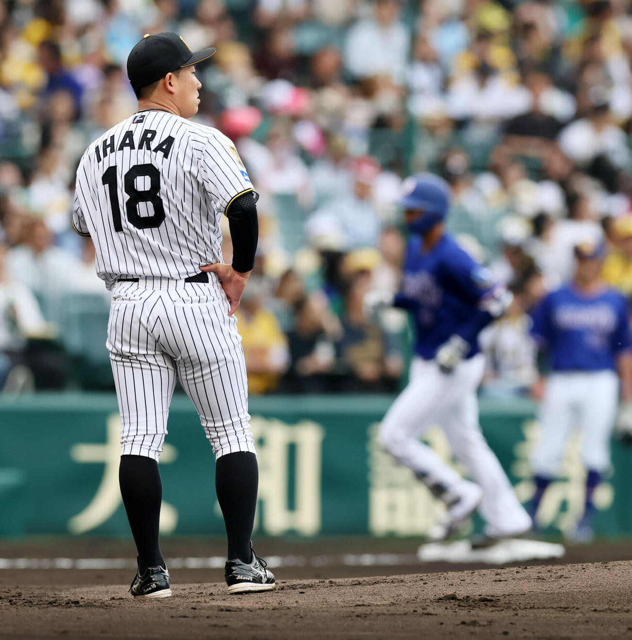 阪神対中日　2回表中日1死一塁、伊原は石伊に左越え2点本塁打を浴びる（撮影・加藤哉）