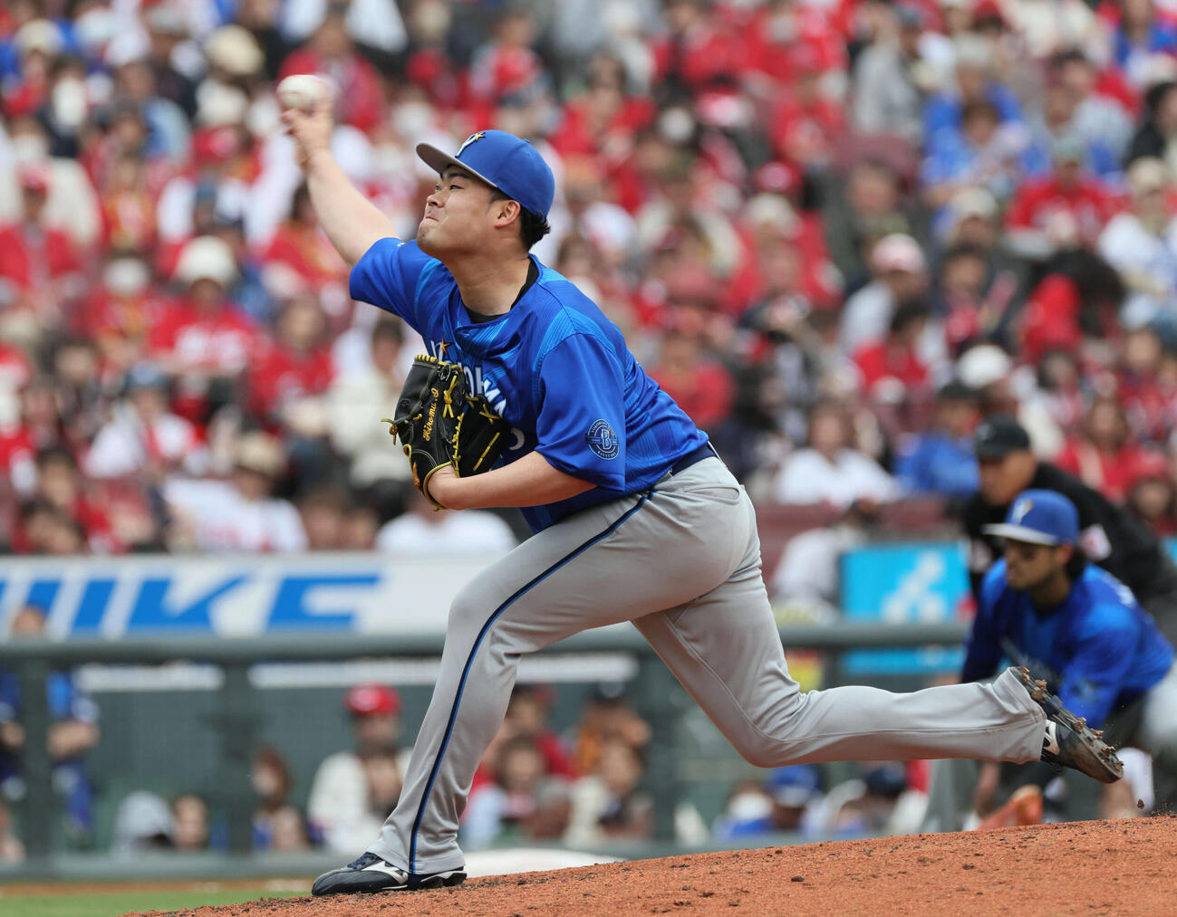 広島対DeNA 7回裏広島、DeNA2番手の伊勢（撮影・加藤孝規）