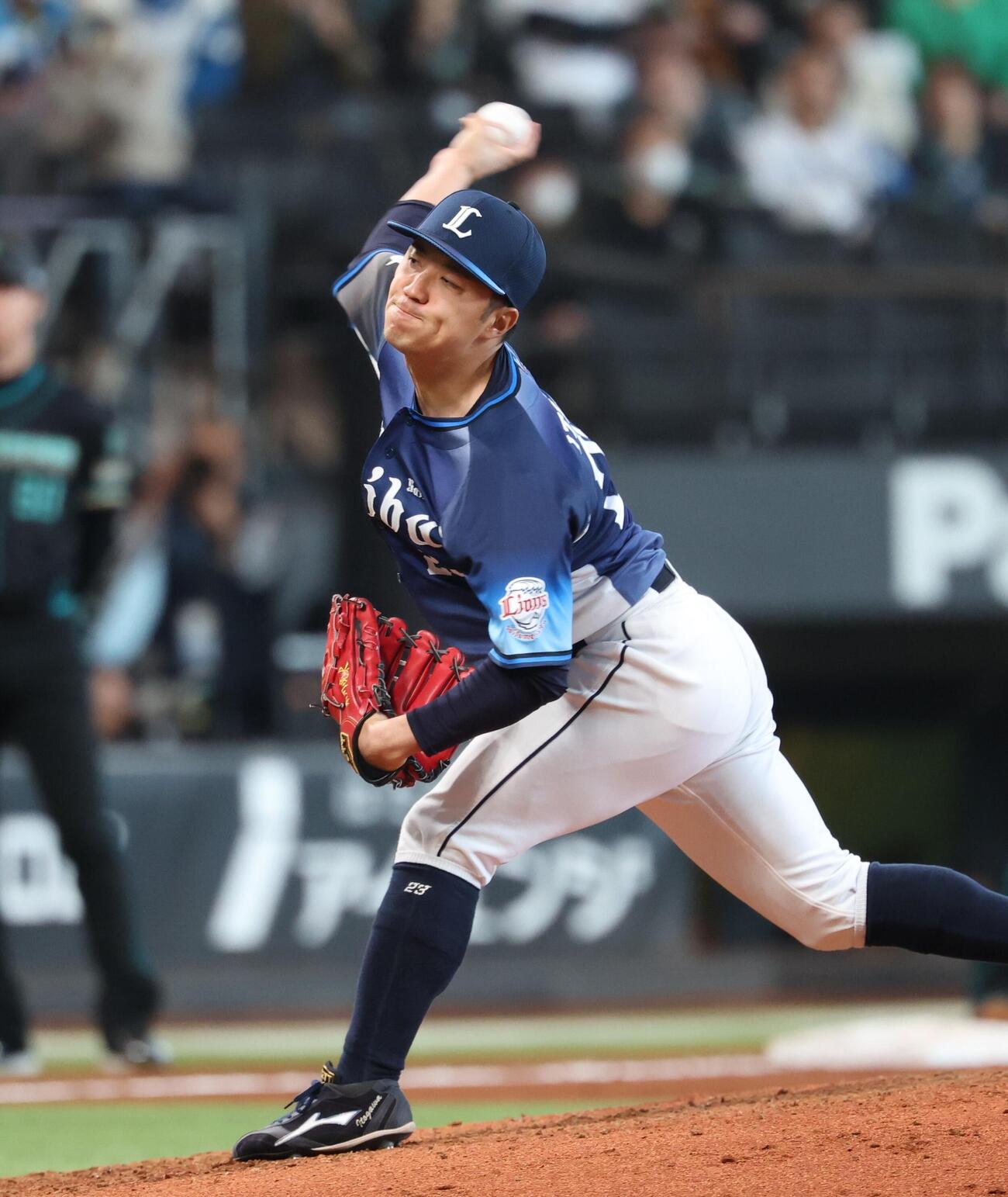日本ハム対西武　7回途中登板の糸川（撮影・黒川智章）