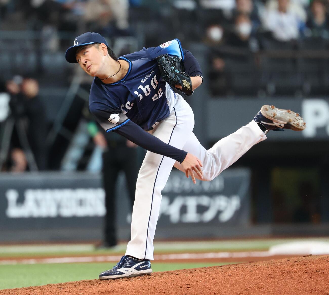 日本ハム対西武　7回に登板の篠原（撮影・黒川智章）