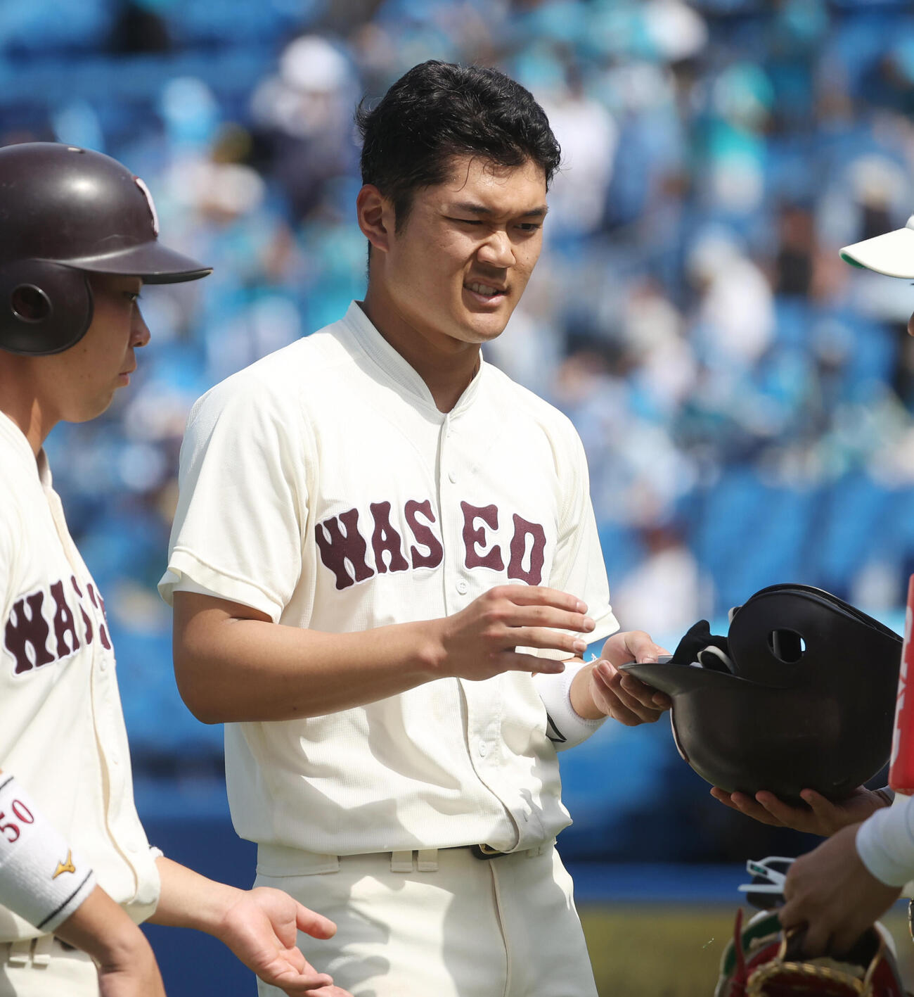 早大対東大　3回表早大2死一塁、阿部は盗塁死になり悔しそうな表情（撮影・柴田隆二）