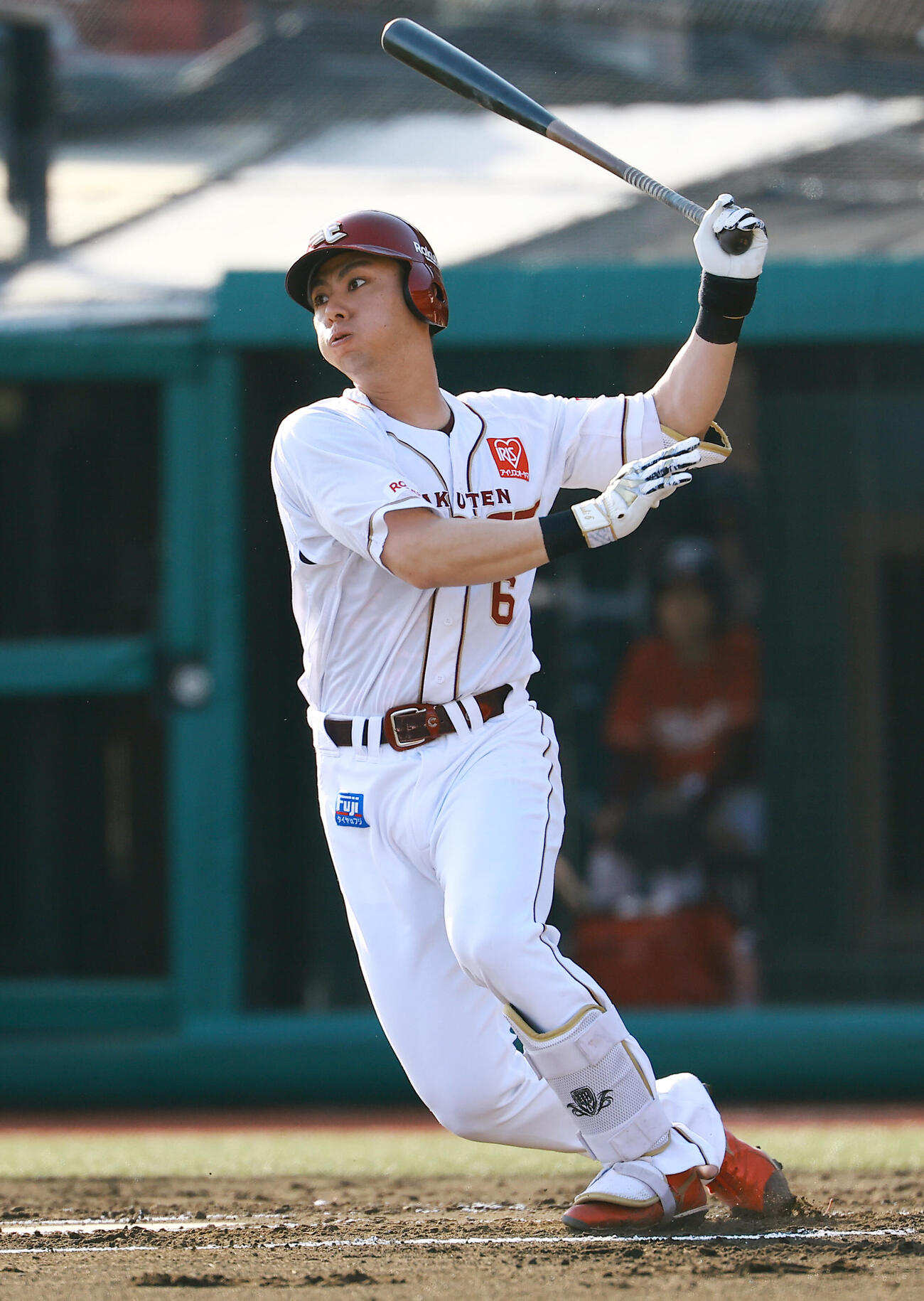 楽天対ロッテ　1回裏楽天2死一、三塁、先制適時安打を放つ村林（撮影・野上伸悟）