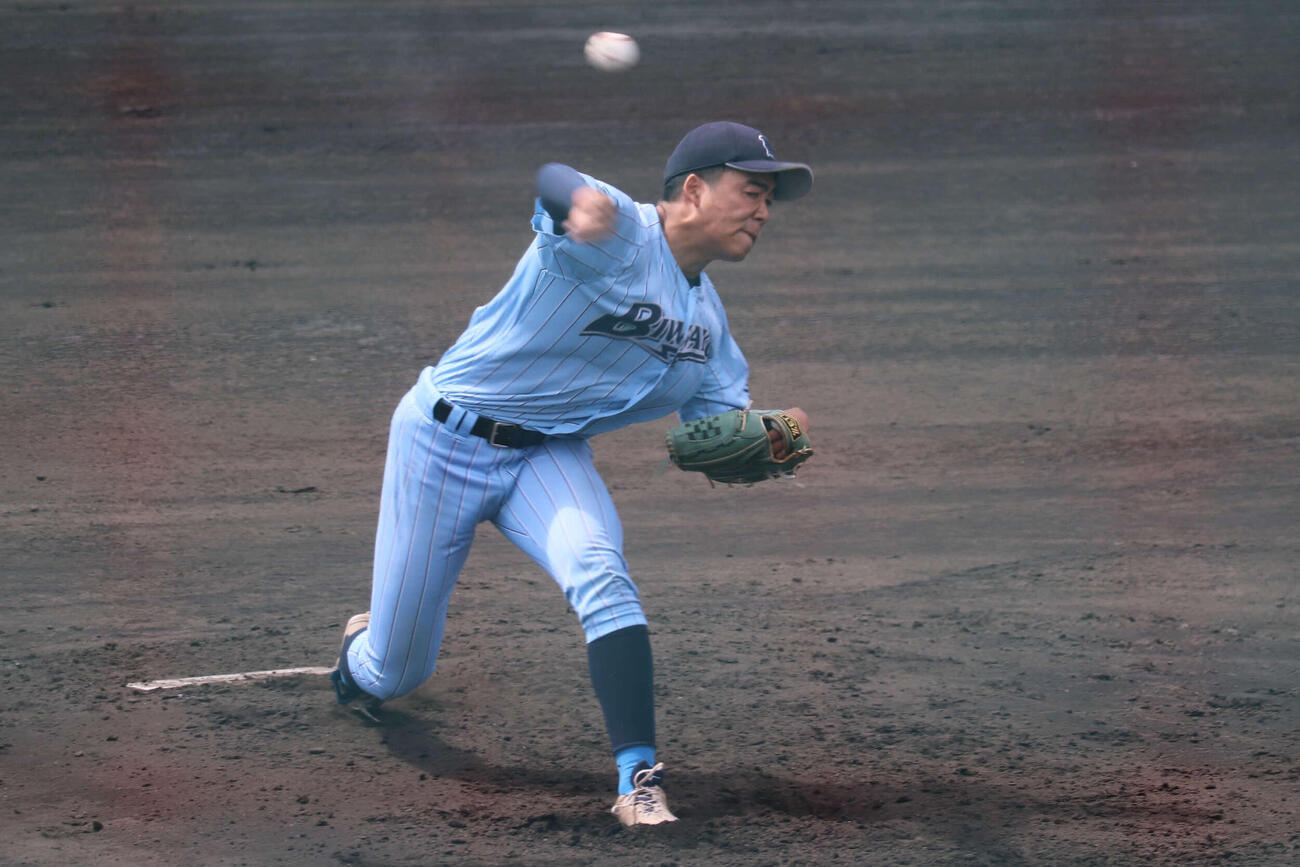 びわこ成蹊スポーツ大対佛教大　完投勝利したびわこ成蹊スポーツ大・小松勇輝（撮影・佐藤妙月）