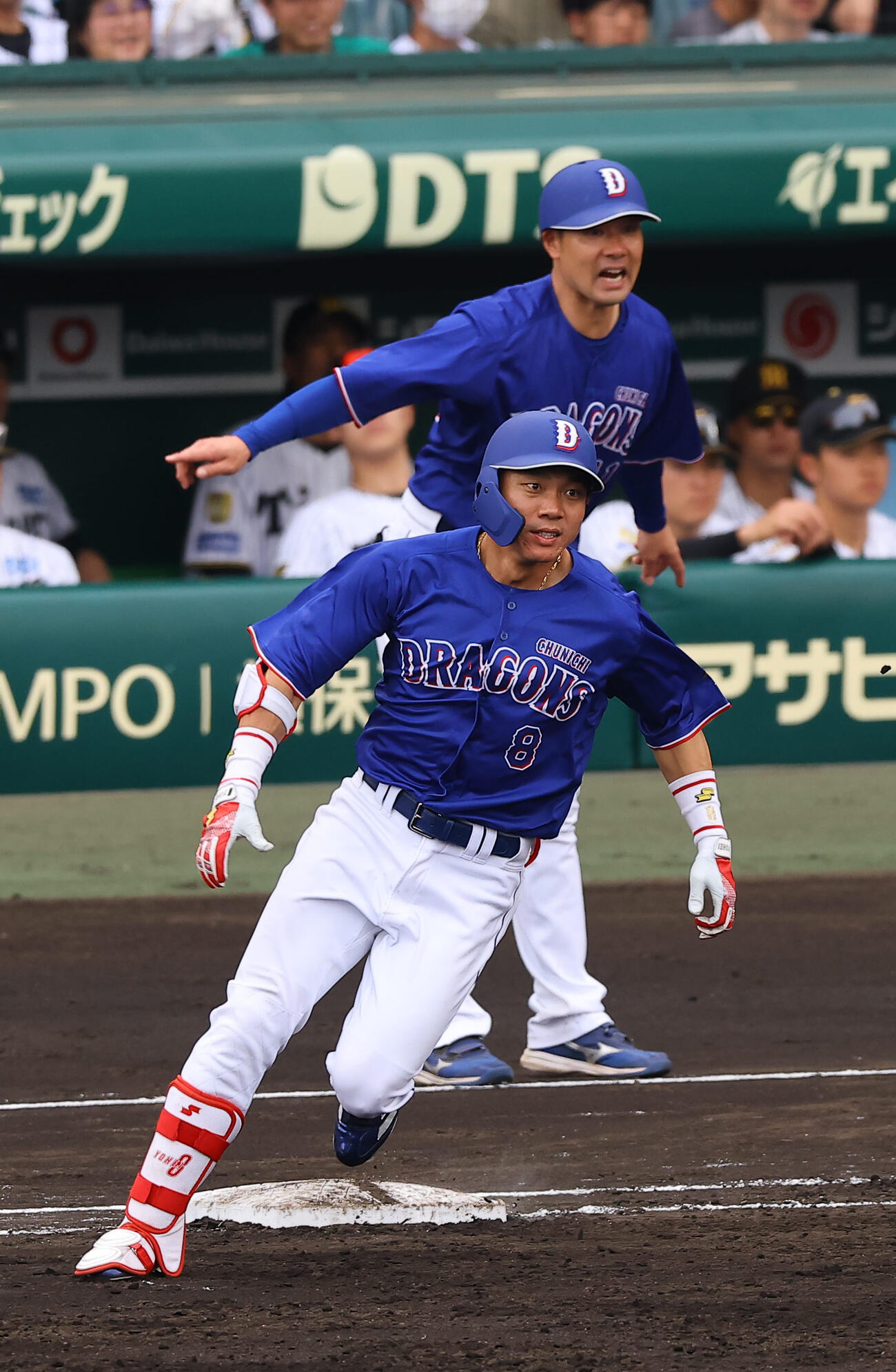 阪神対中日　3回表中日2死二塁、大島は適時二塁打を放つ（撮影・上田博志）