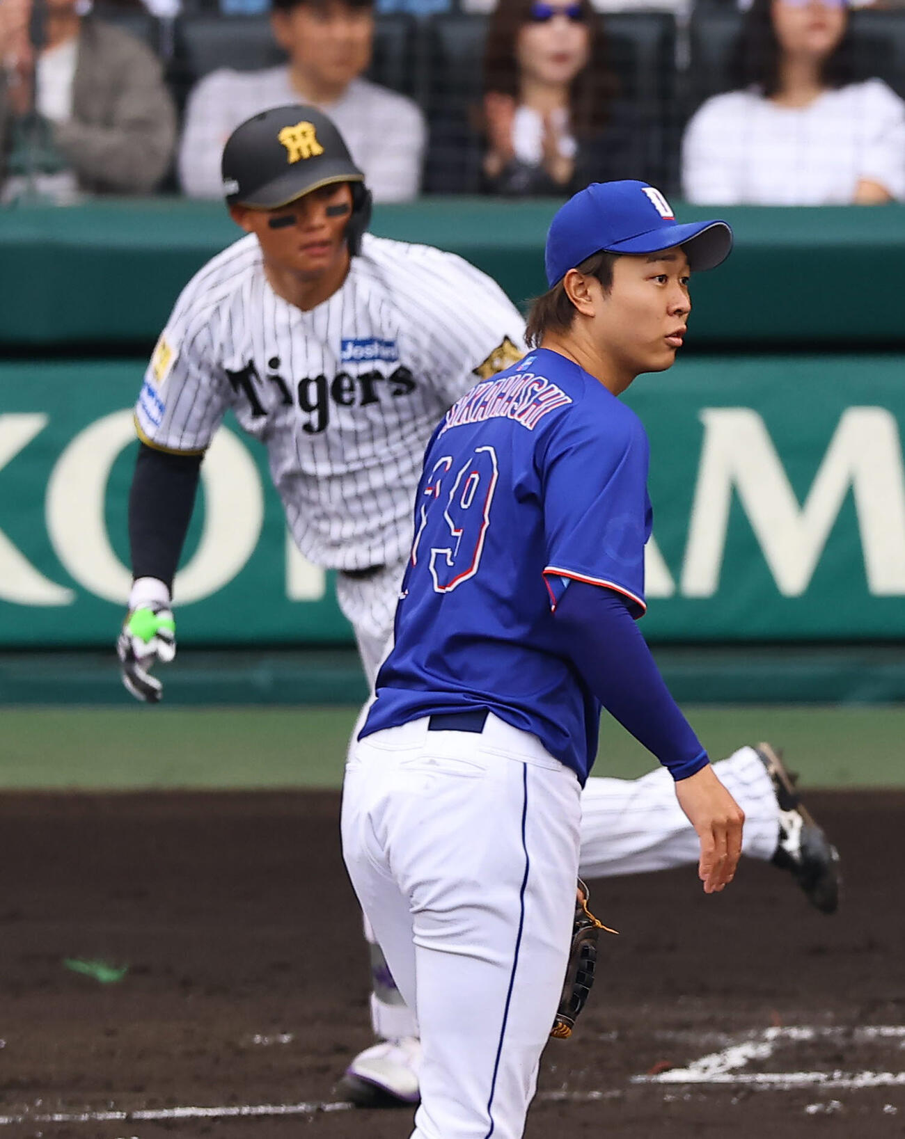 阪神対中日　1回裏阪神1死二塁、高橋宏は森下に適時二塁打を浴びる（撮影・上田博志）