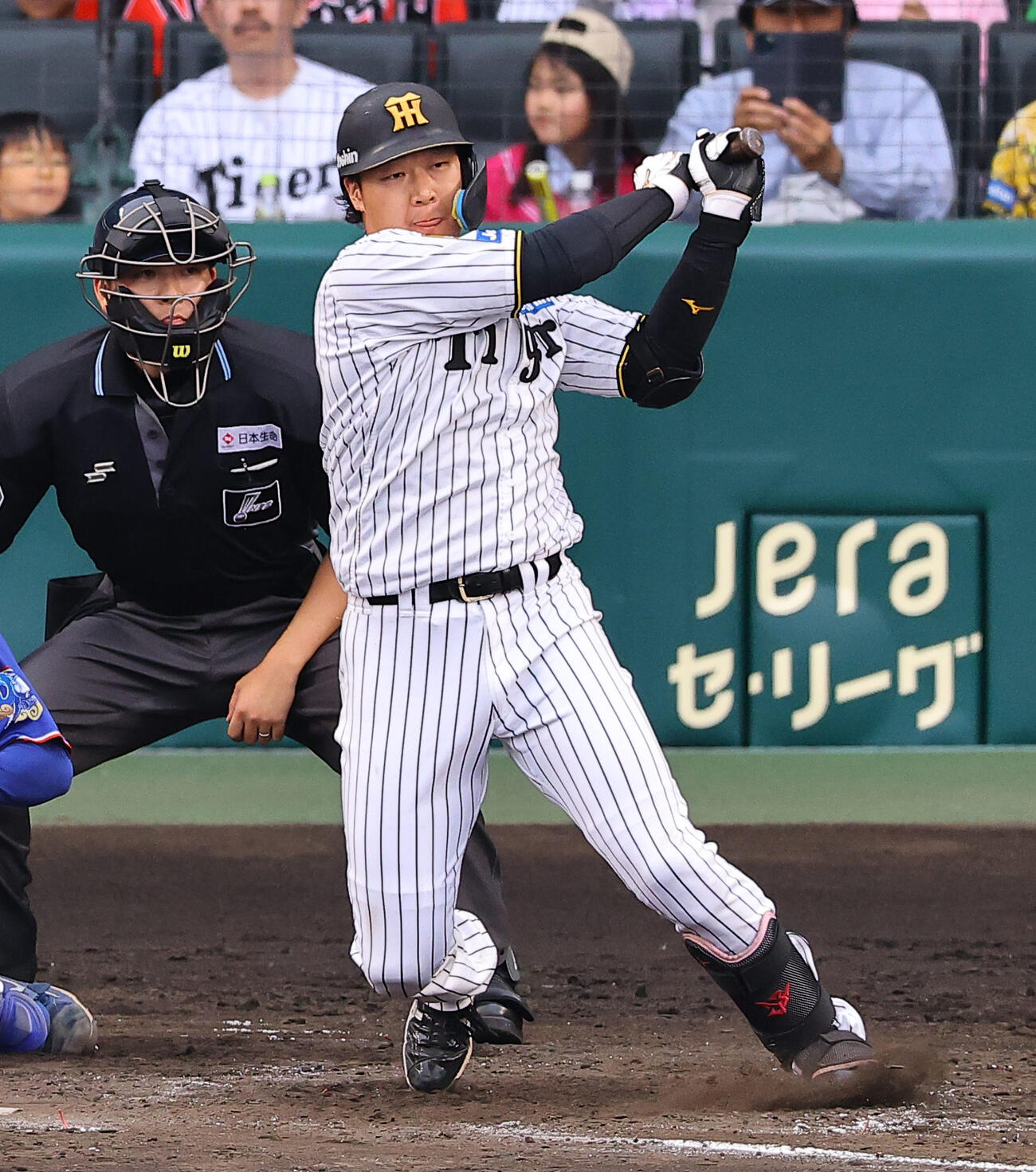 阪神対中日　5回裏阪神2死一、二塁、大山は同点適時打を放つ（撮影・上田博志）