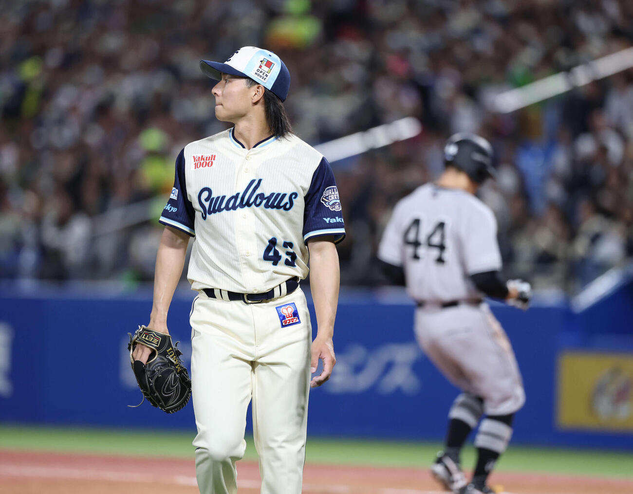 ヤクルト対巨人　4回表巨人無死一、三塁、泉口の犠飛で先制を許す増居（撮影・増田悦実）