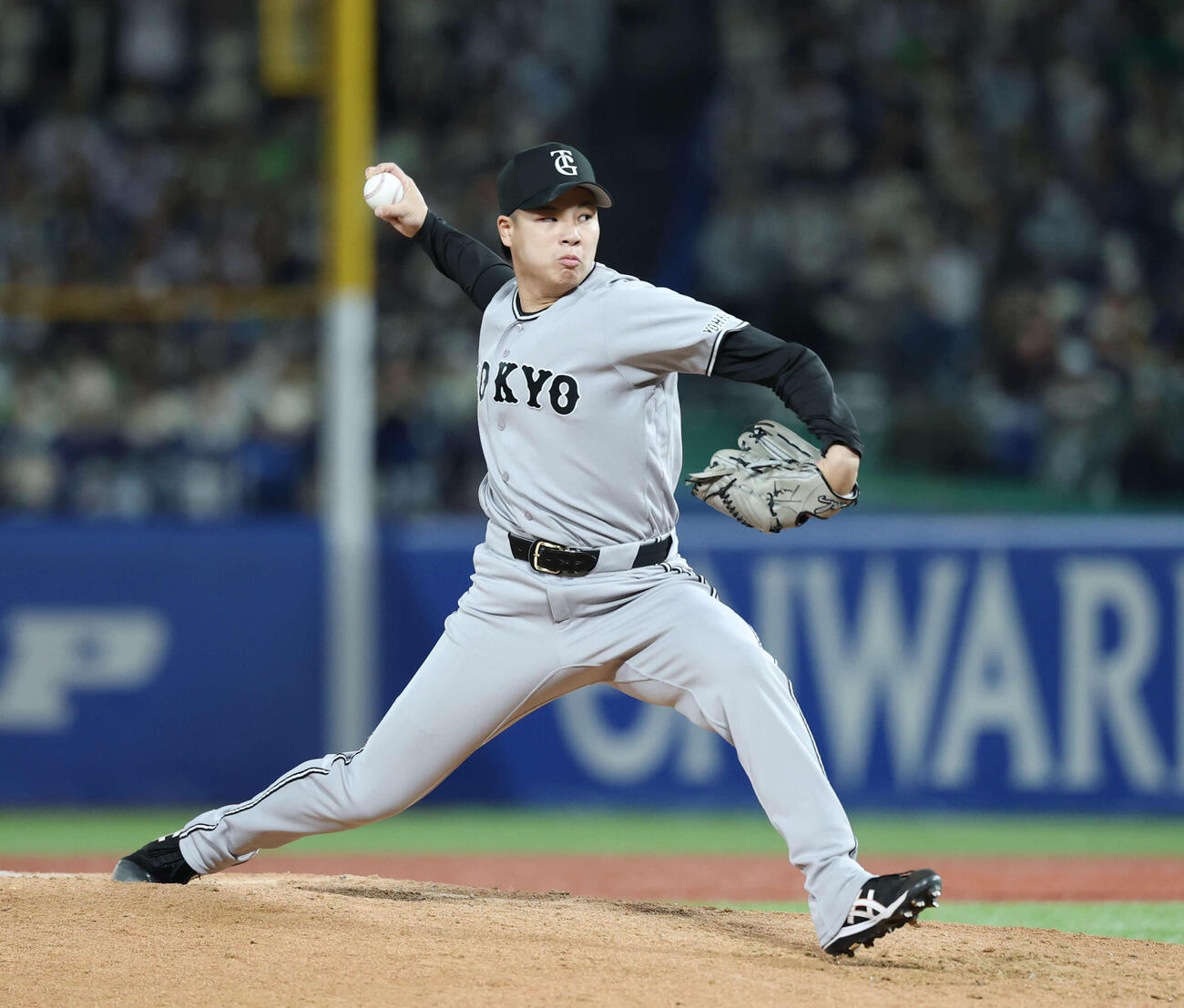 ヤクルト対巨人　巨人2番手で登板し力投する田和（撮影・増田悦実）