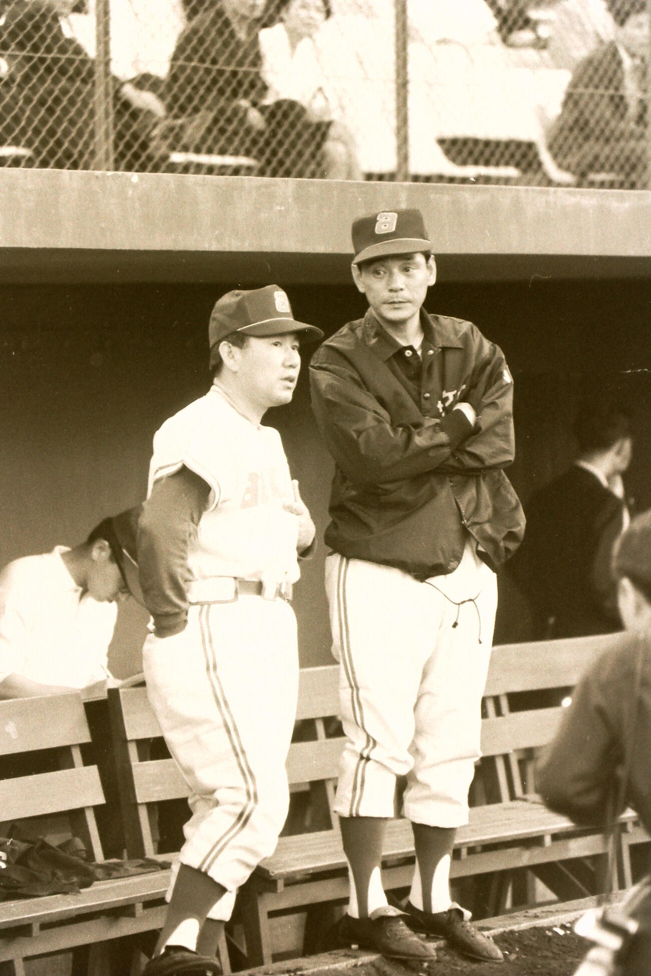 1967年5月、サンケイ中原宏監督代行。左は岡本伊三美コーチ