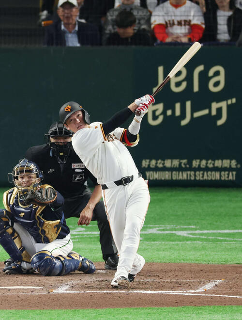11日ヤクルト戦で今季1号を放つ坂本勇人
