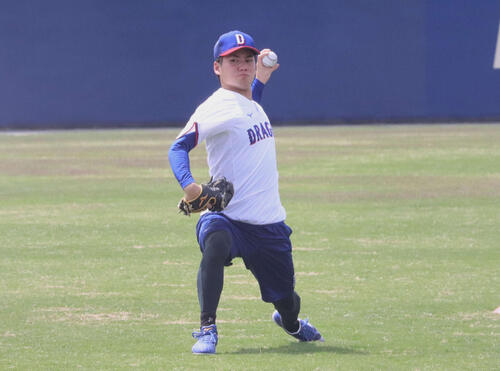 ナゴヤ球場での先発投手練習に参加した中日金丸