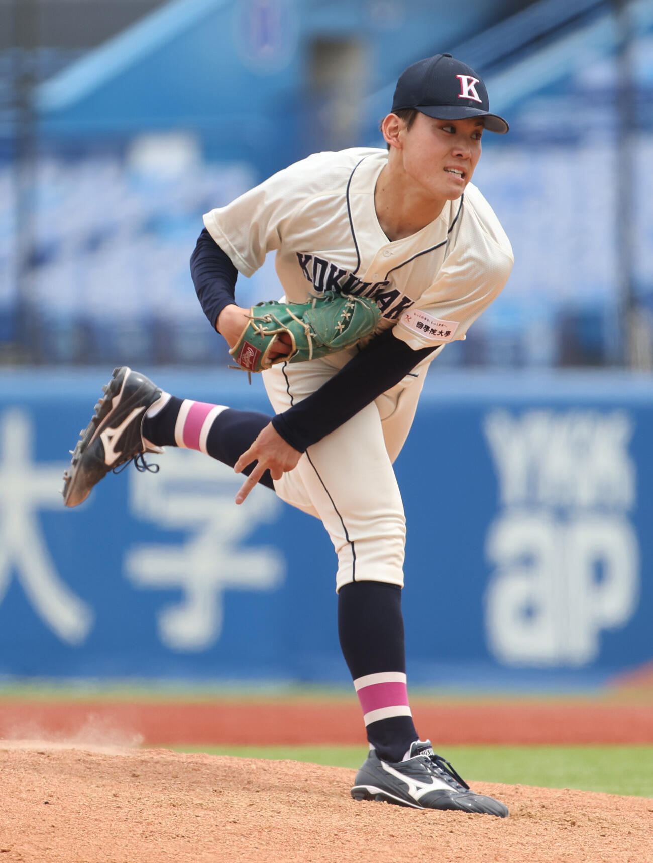 東都大学野球　8回途中から登板した国学院大・藤本士生　（撮影・柴田隆二）.