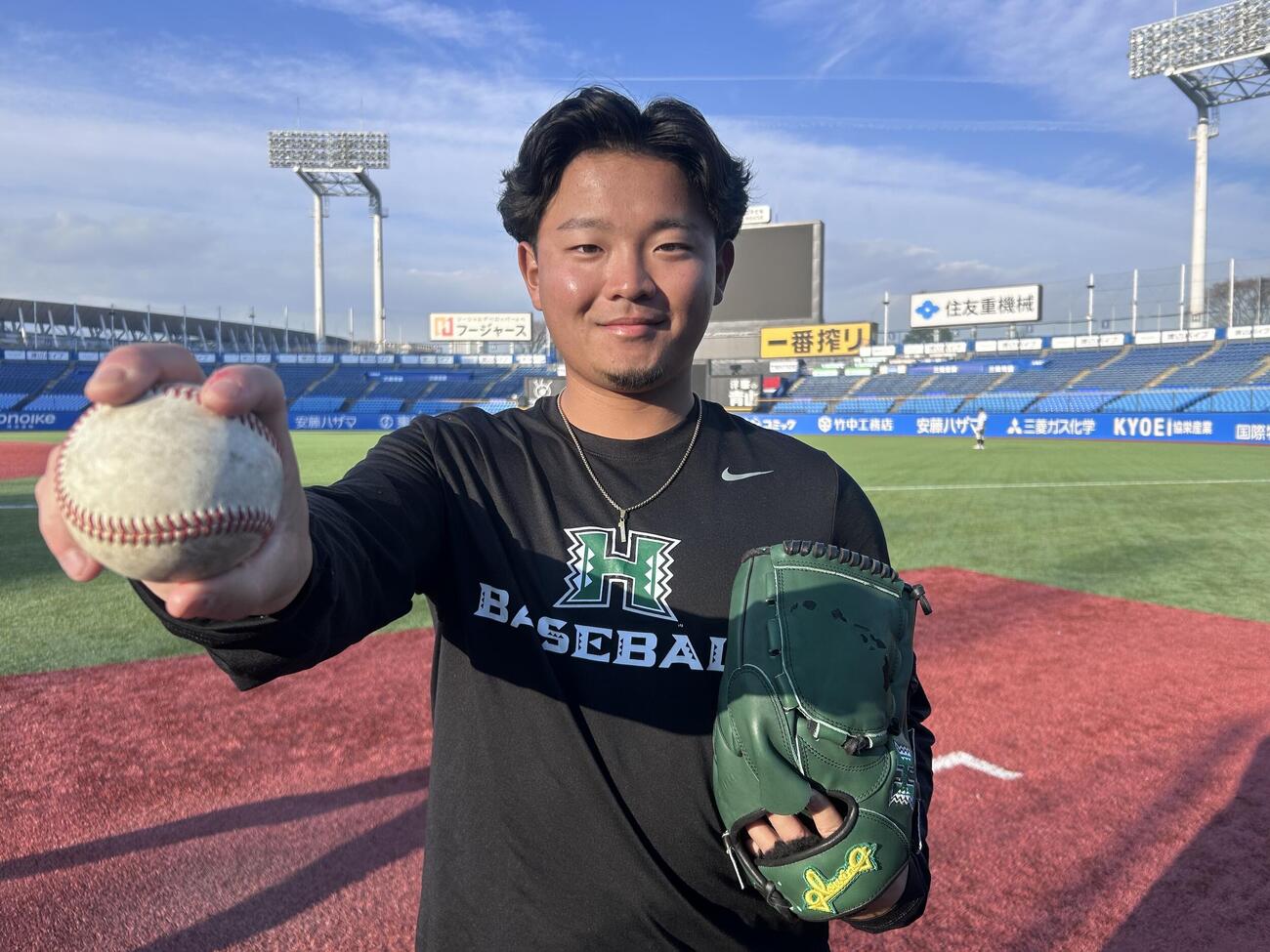 全米大学体育協会（NCAA）のディビジョン1でプレーするハワイ大・冨井翼投手