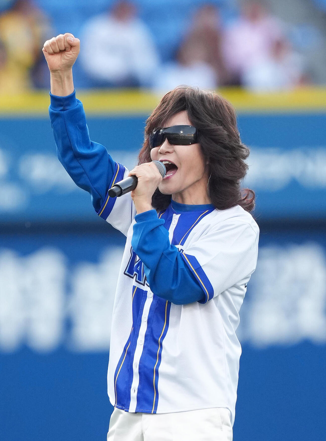 DeNA対阪神　試合前、ライブに登場した龍玄とし（Toshl）（撮影・足立雅史）