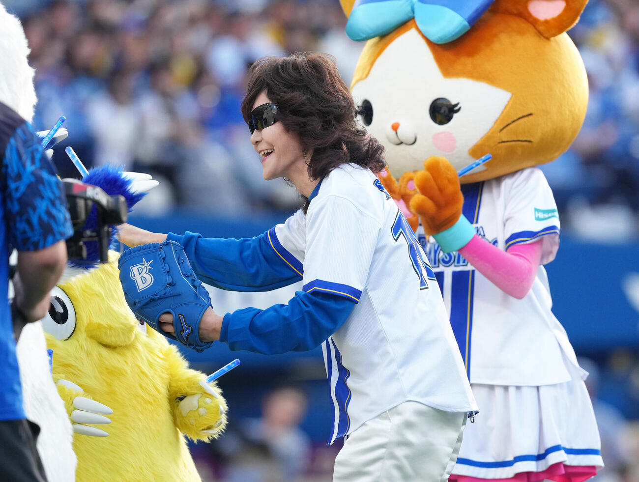 DeNA対阪神　セレモニアルピッチを行った龍玄とし（Toshl）（撮影・足立雅史）　