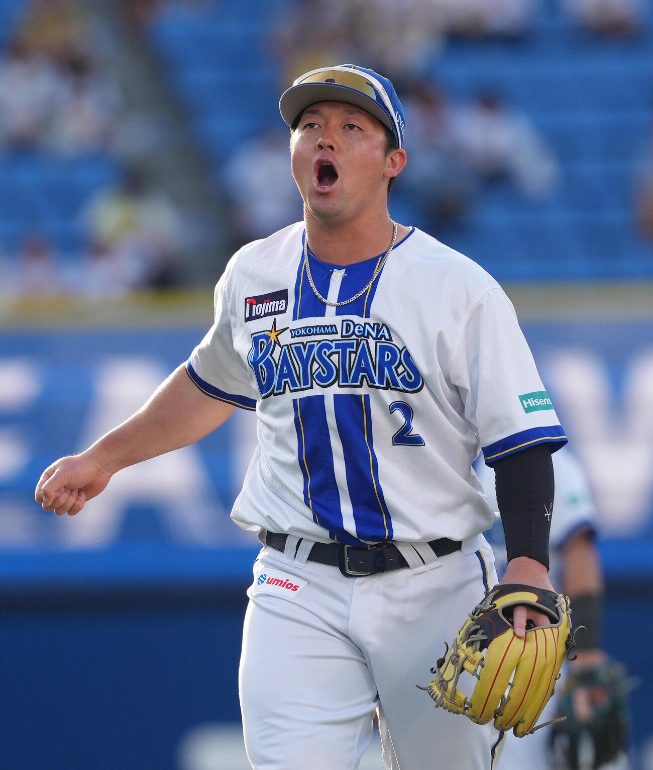 DeNA対阪神　試合前のシートノックで声を出すDeNA牧秀悟（撮影・足立雅史）　