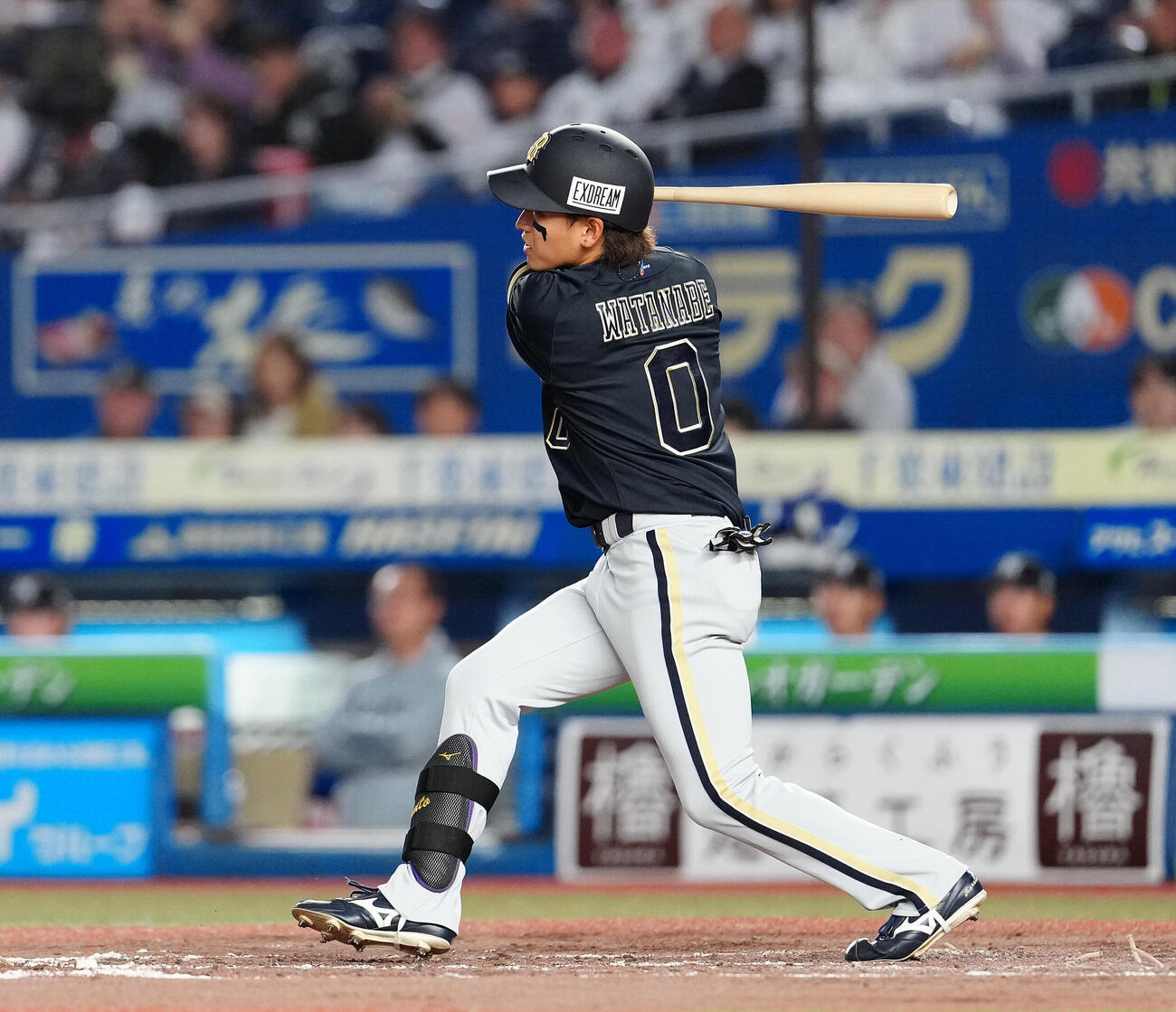 ロッテ対オリックス　4回表オリックス無死、ソロ本塁打を放つ渡部遼人（撮影・鈴木みどり）
