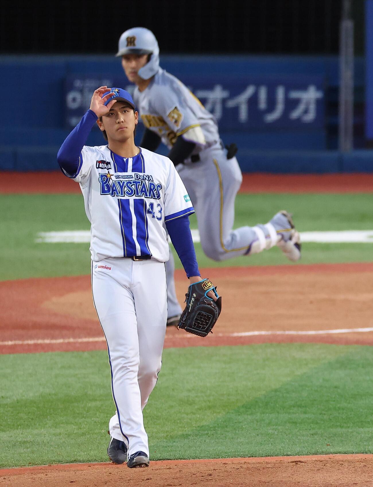 DeNA対阪神　2回表阪神2死一塁、坂本誠志郎に左前適時打を浴びる深沢鳳介（撮影・河田真司）
