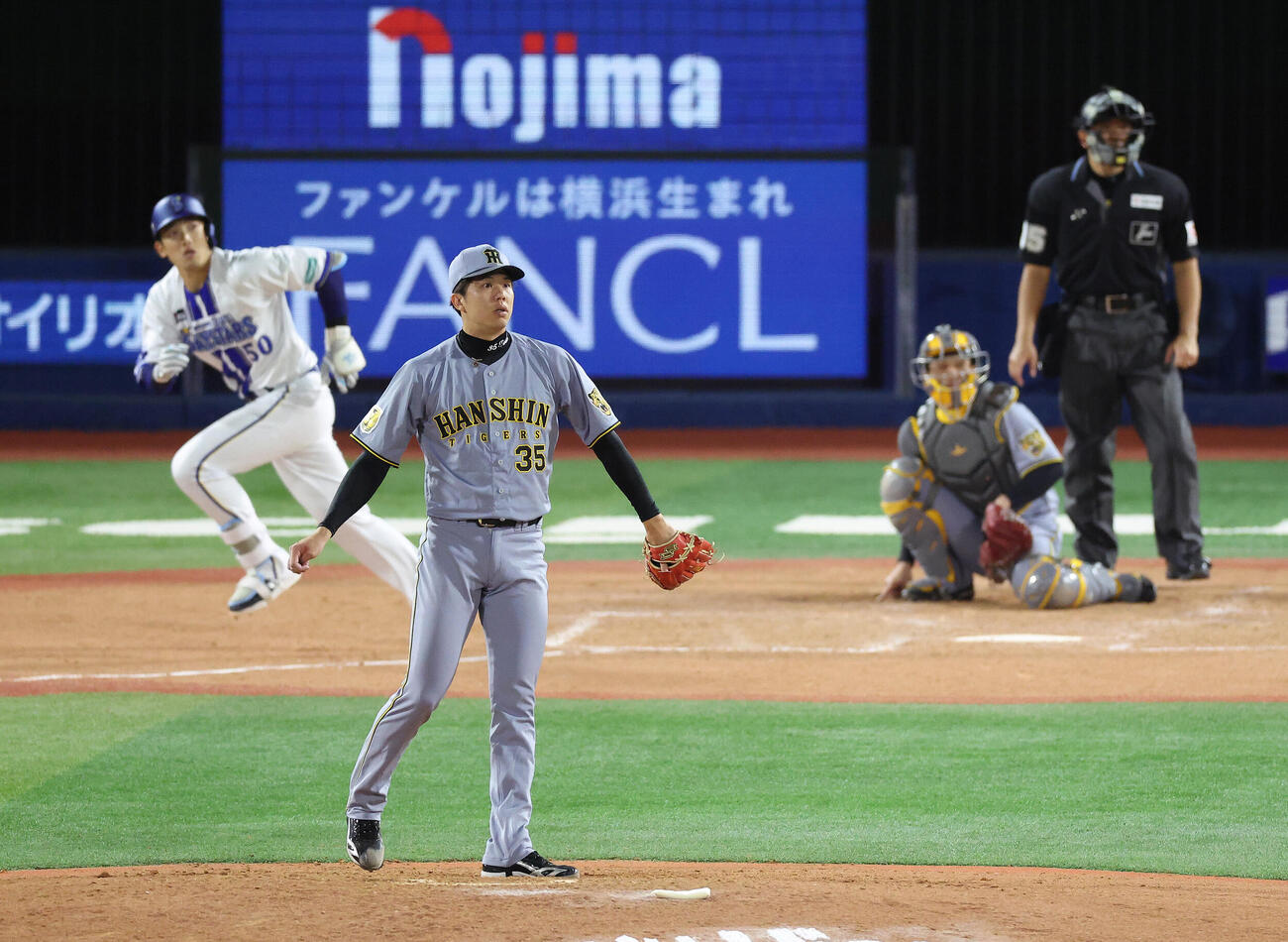 DeNA対阪神　5回裏DeNA2死一、二塁、山本祐大に同点適時二塁打を浴びる才木浩人（撮影・河田真司）