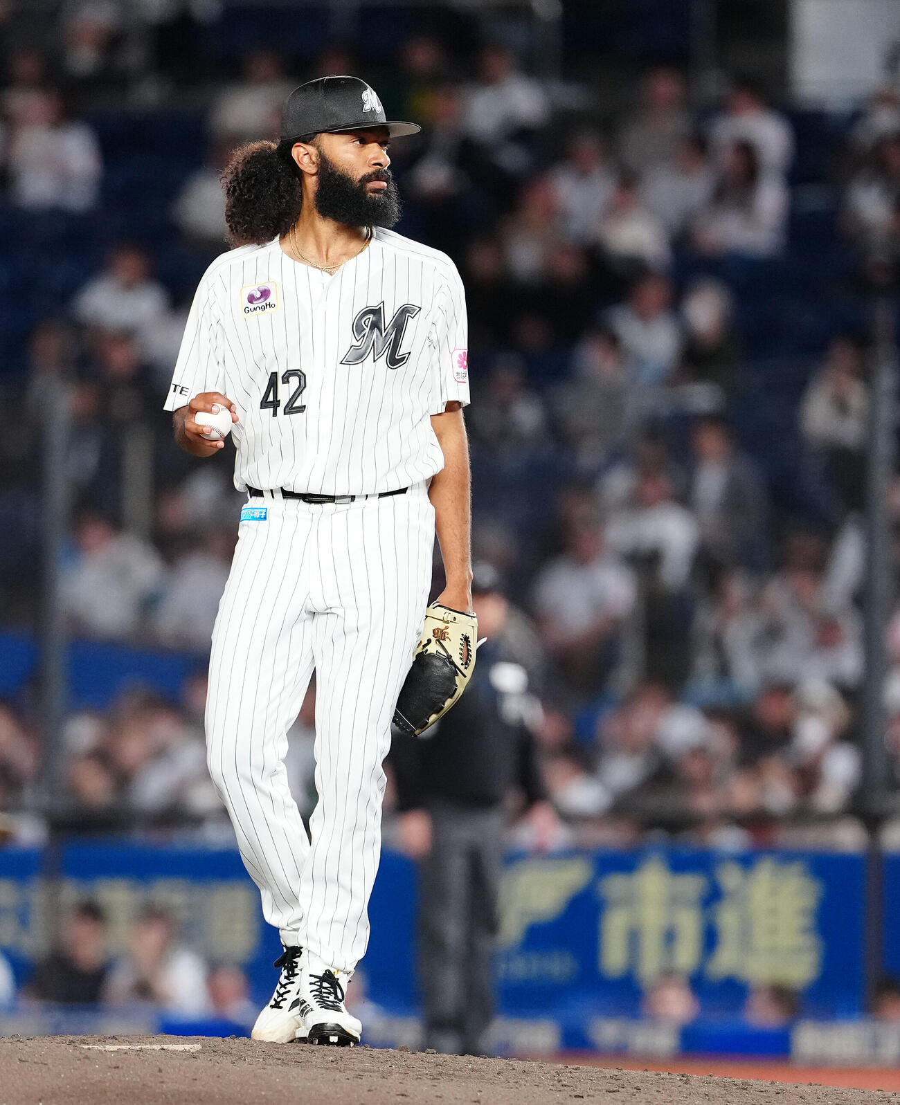ロッテ対オリックス　4回表オリックス無死、渡部遼人にソロ本塁打を浴び、浮かない表情のアンドレ・ジャクソン（撮影・鈴木みどり）