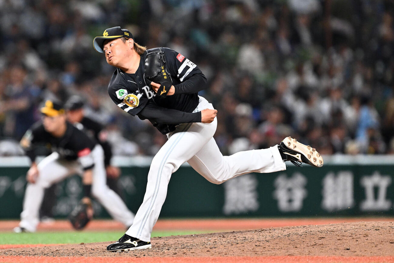 西武対ソフトバンク　ソフトバンク5番手で登板する津森宥紀　（撮影・滝沢徹郎）
