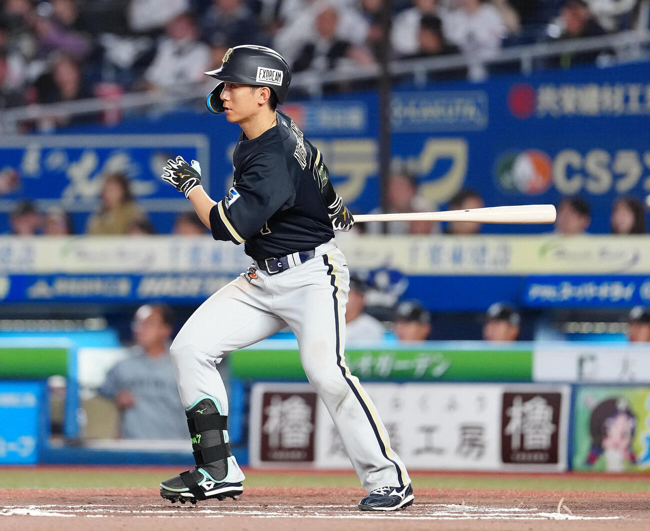 ロッテ対オリックス　6回表オリックス無死一塁、適時二塁打を放つ西川龍馬（撮影・鈴木みどり）