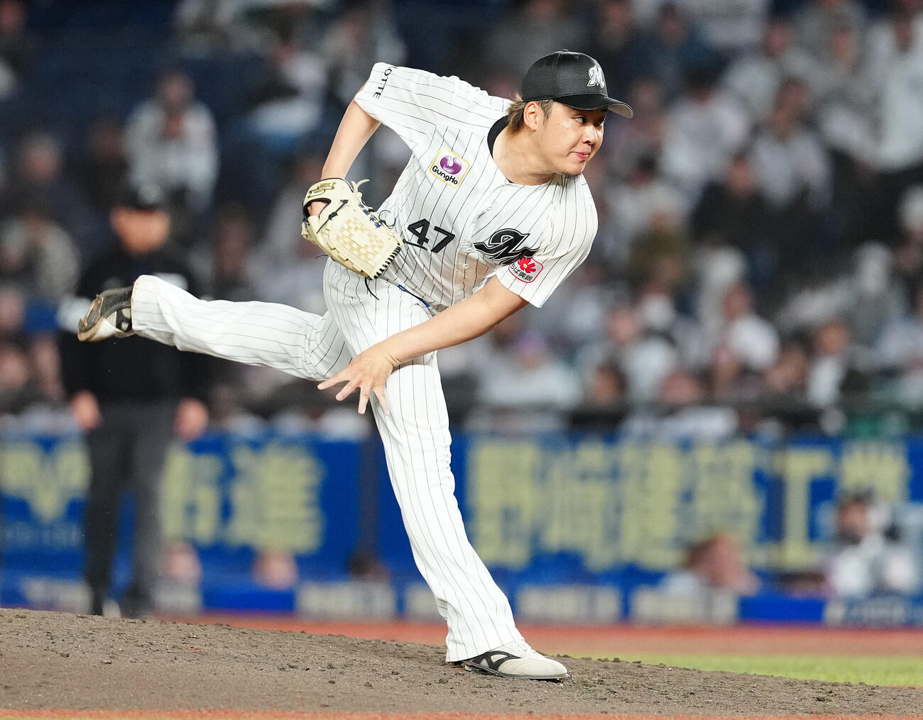ロッテ対オリックス　8回表から4番手で登板したロッテ鈴木昭汰（撮影・鈴木みどり）