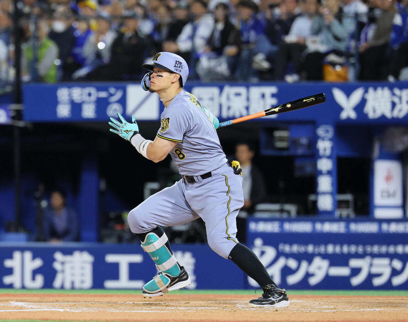 DeNA対阪神　7回表阪神1死、佐藤輝明は二塁打を放つ（撮影・藤尾明華）