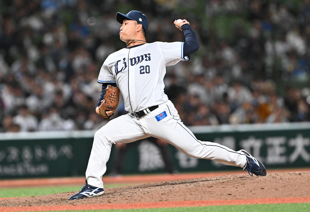 西武対ソフトバンク　9回表、西武3番手で登板し試合を締めた岩城颯空（撮影・滝沢徹郎）
