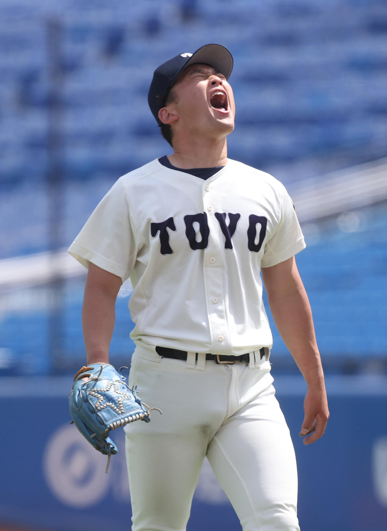 東都大学球　東洋大対国学院大　　6回途中から登板した東洋大・馬庭優太はほえる（撮影・柴田隆二）.