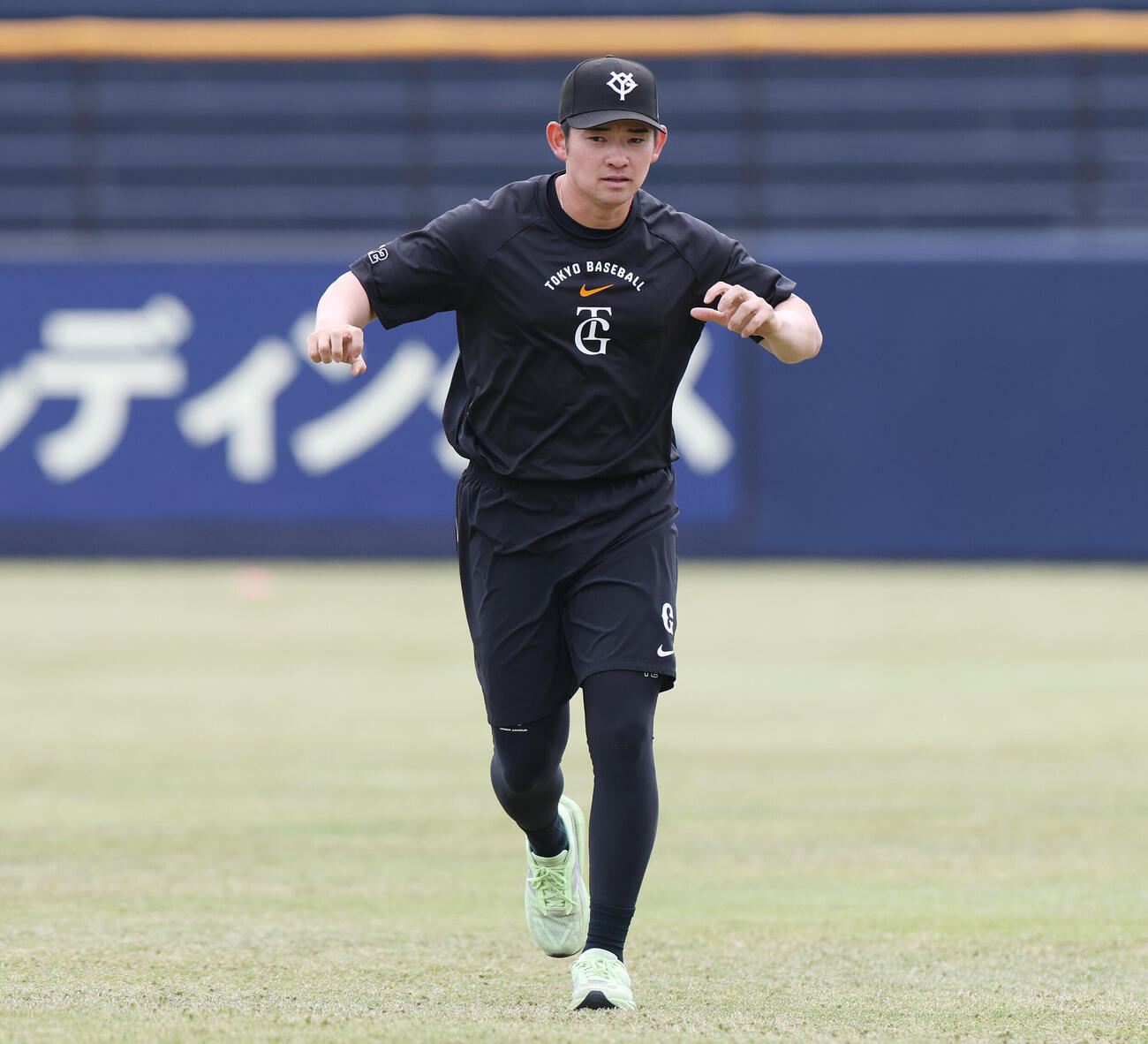 巨人対中日　1軍に合流した巨人萩尾匡也（撮影・宮地輝）