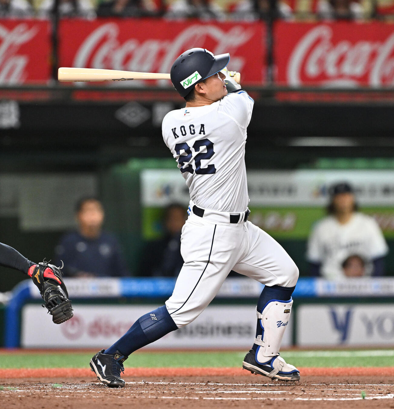 西武対ソフトバンク　2回裏西武1死二、三塁、古賀悠斗は犠飛を放つ（撮影・滝沢徹郎）