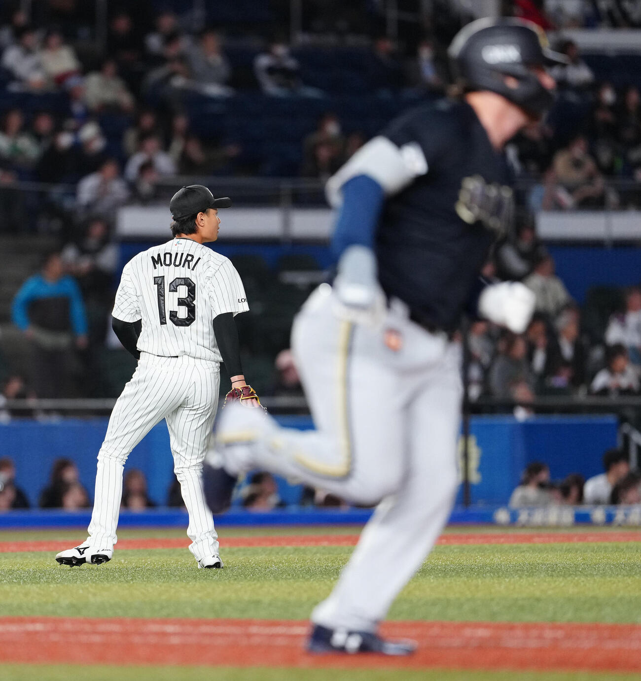 ロッテ対オリックス　3回表オリックス2死二塁、ボブ・シーモアに適時二塁打を浴びる毛利海大（撮影・鈴木みどり）