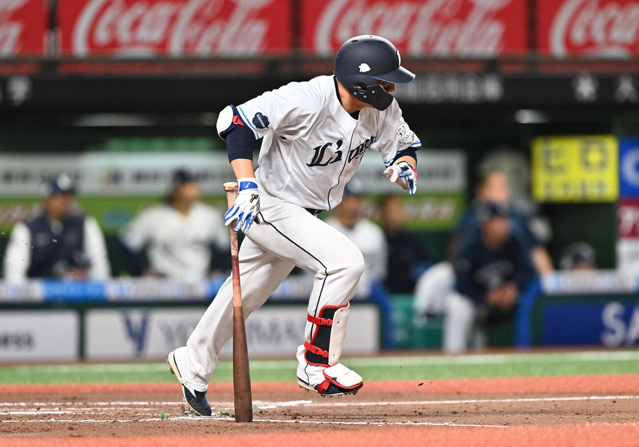 西武対ソフトバンク　7回裏西武1死一、二塁、代打栗山巧は遊ゴロに倒れる（撮影・滝沢徹郎）