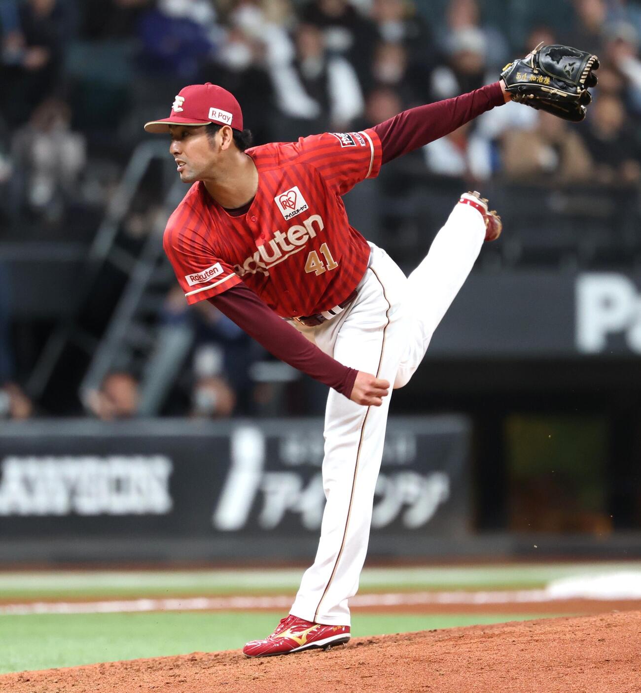 日本ハム対楽天　7回途中から3番手で登板の加治屋蓮（撮影・黒川智章）