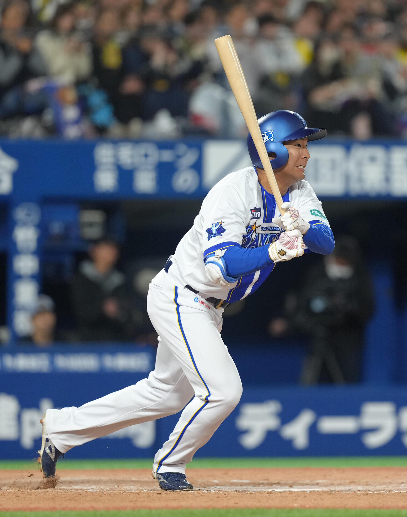 DeNA対阪神　8回裏DeNA2死一、二塁、勝又温史は勝ち越し適時打を放つ（撮影・足立雅史）