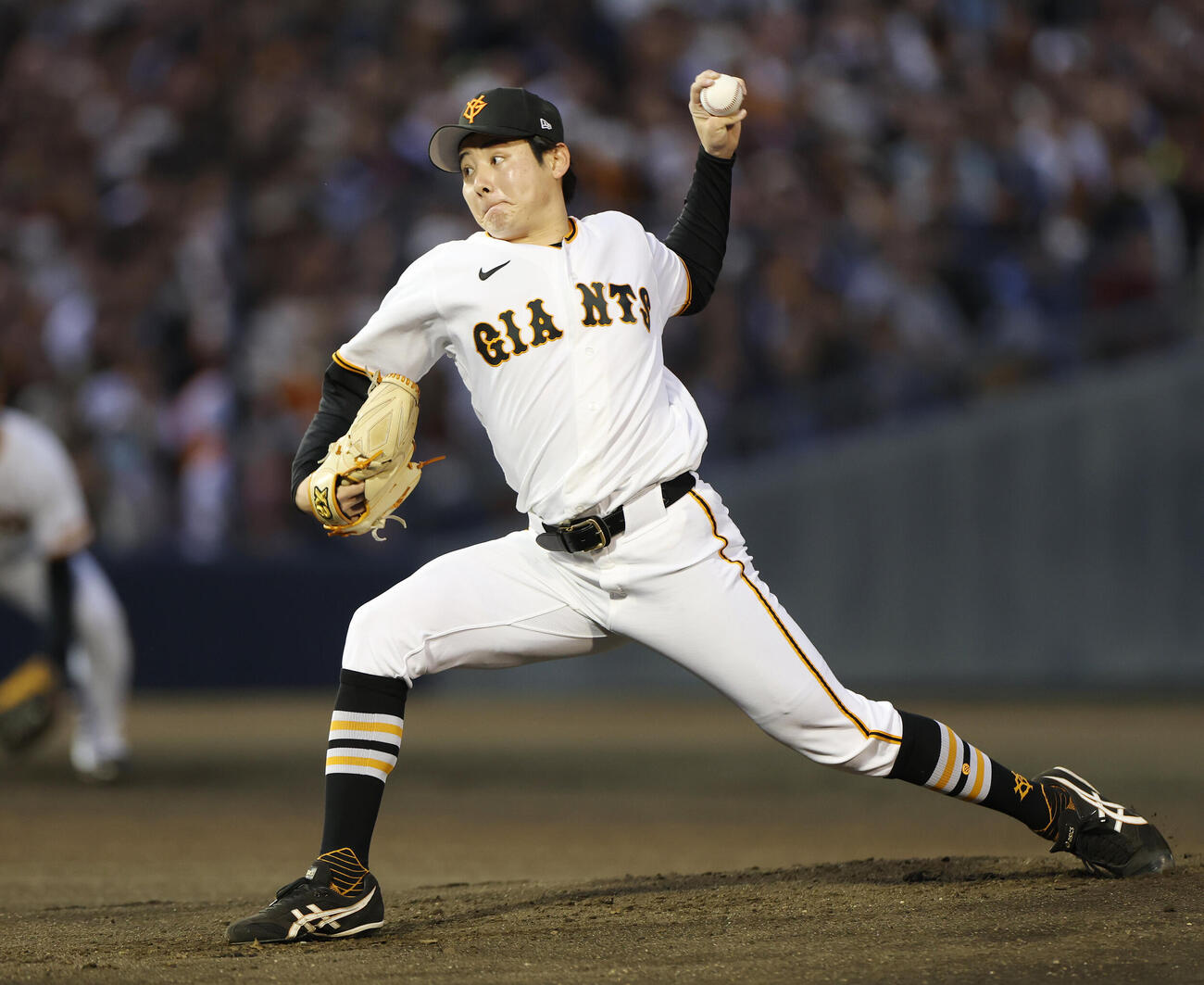 巨人対中日　力投する巨人先発の竹丸和幸（撮影・宮地輝）