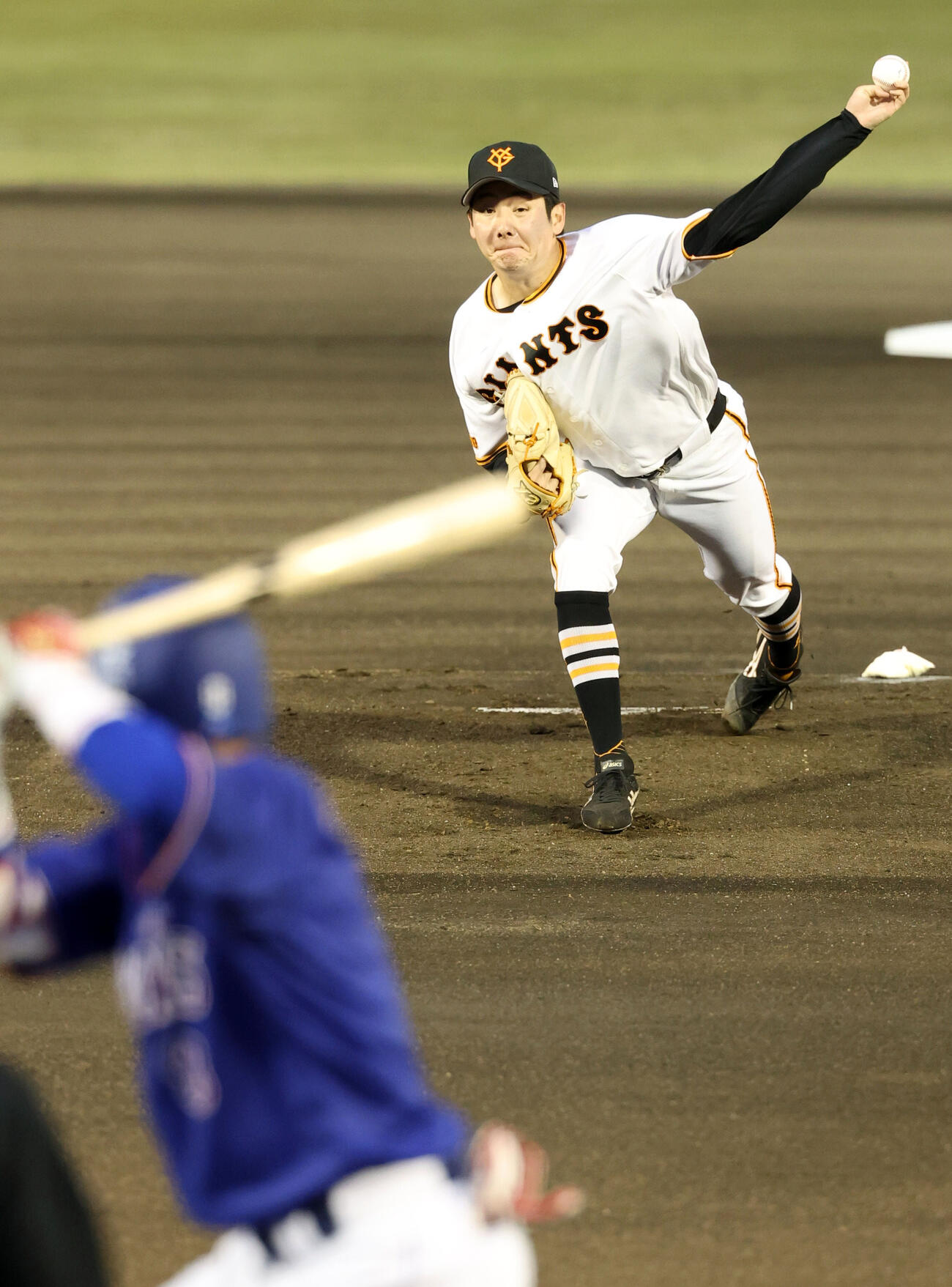 巨人対中日　力投する巨人先発の竹丸和幸（撮影・浅見桂子）