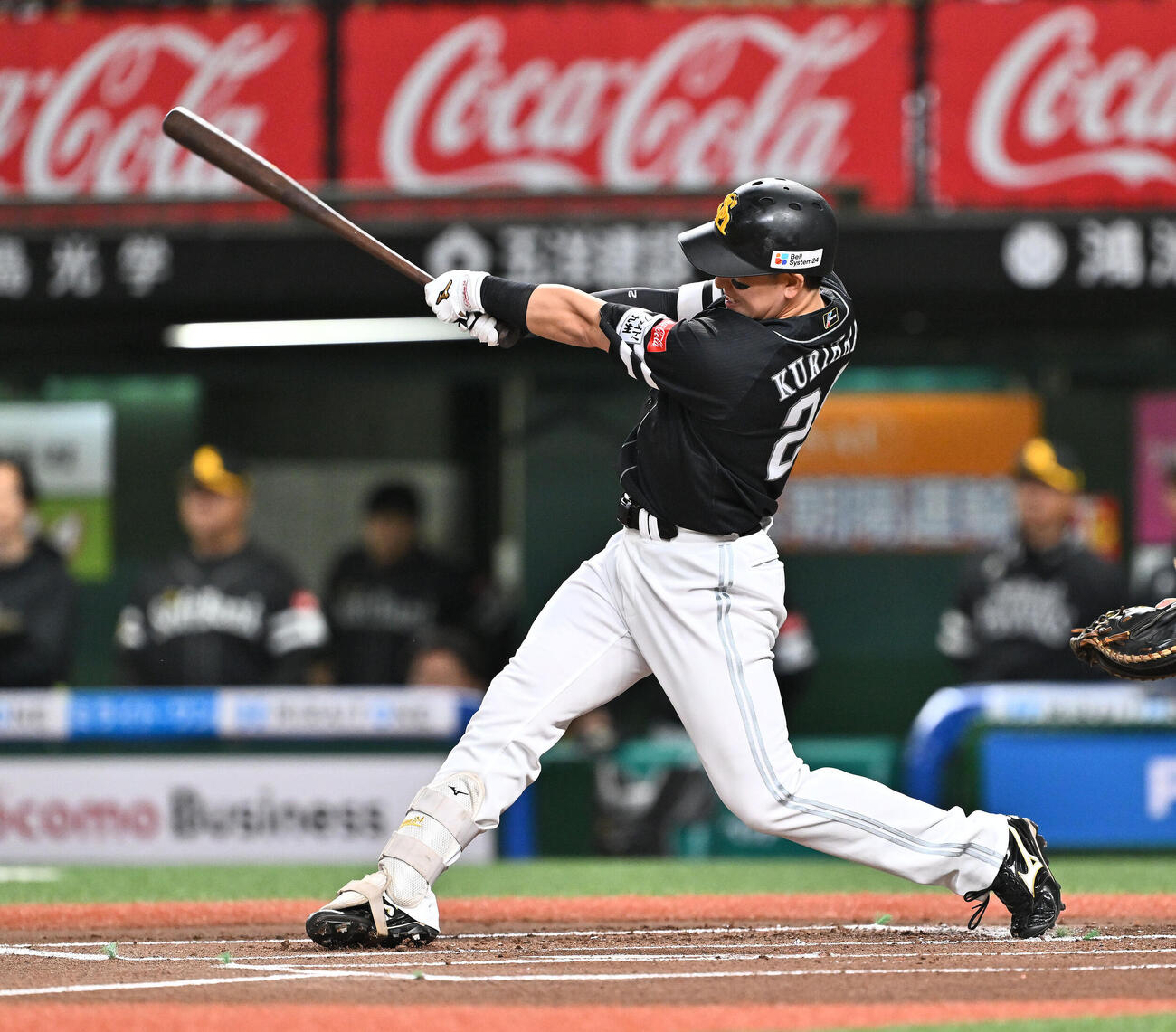 西武対ソフトバンク　1回表ソフトバンク2死、栗原陵矢は先制ソロ本塁打を放つ（撮影・滝沢徹郎）